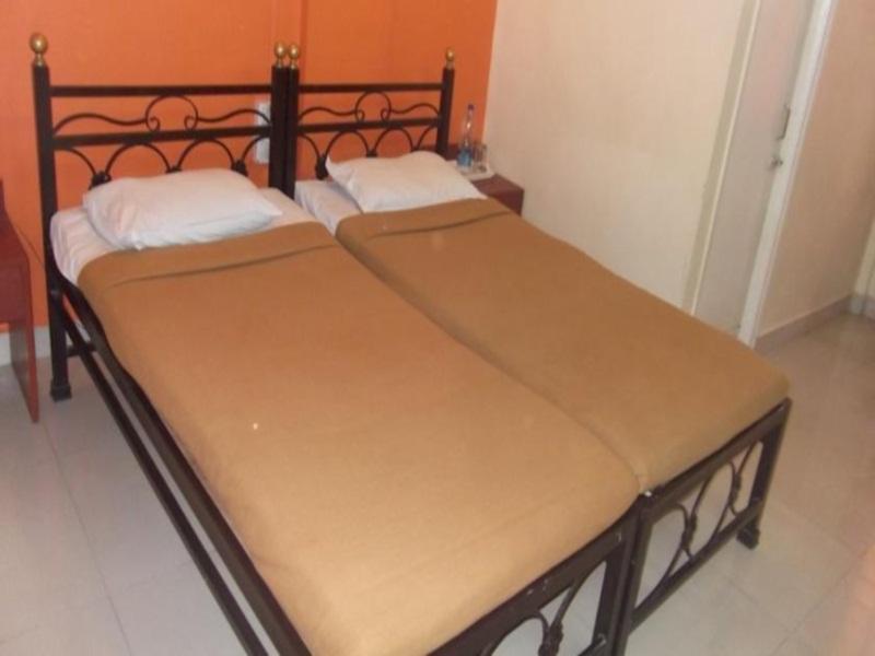 Oyo 1065 Hotel Hmr Royal Inn Pune Bagian luar foto