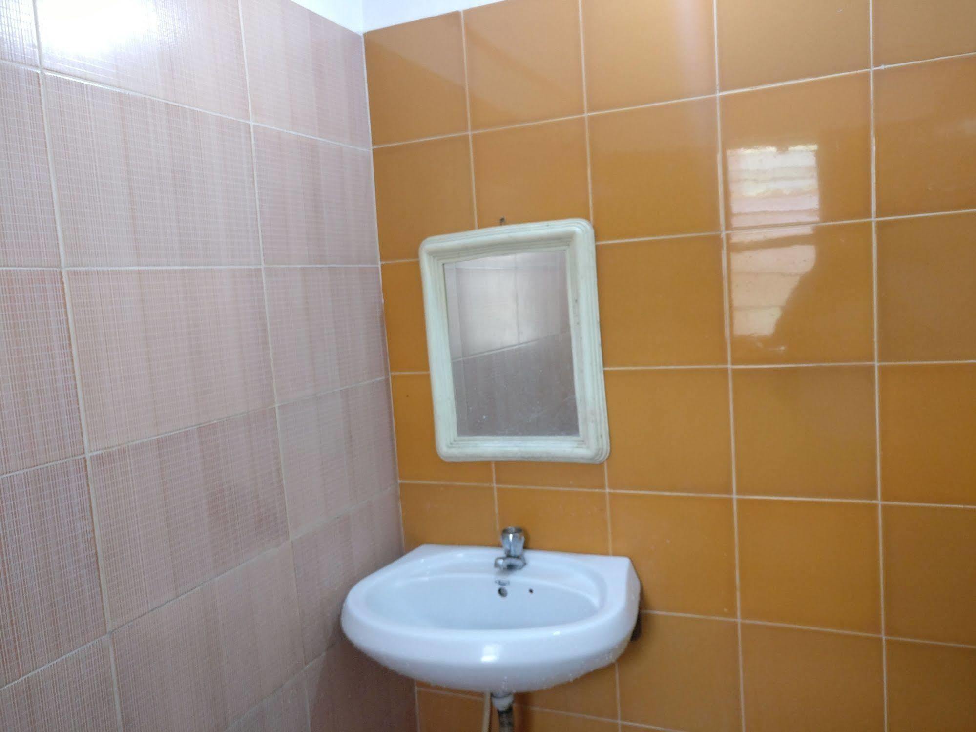 Oyo 1065 Hotel Hmr Royal Inn Pune Bagian luar foto