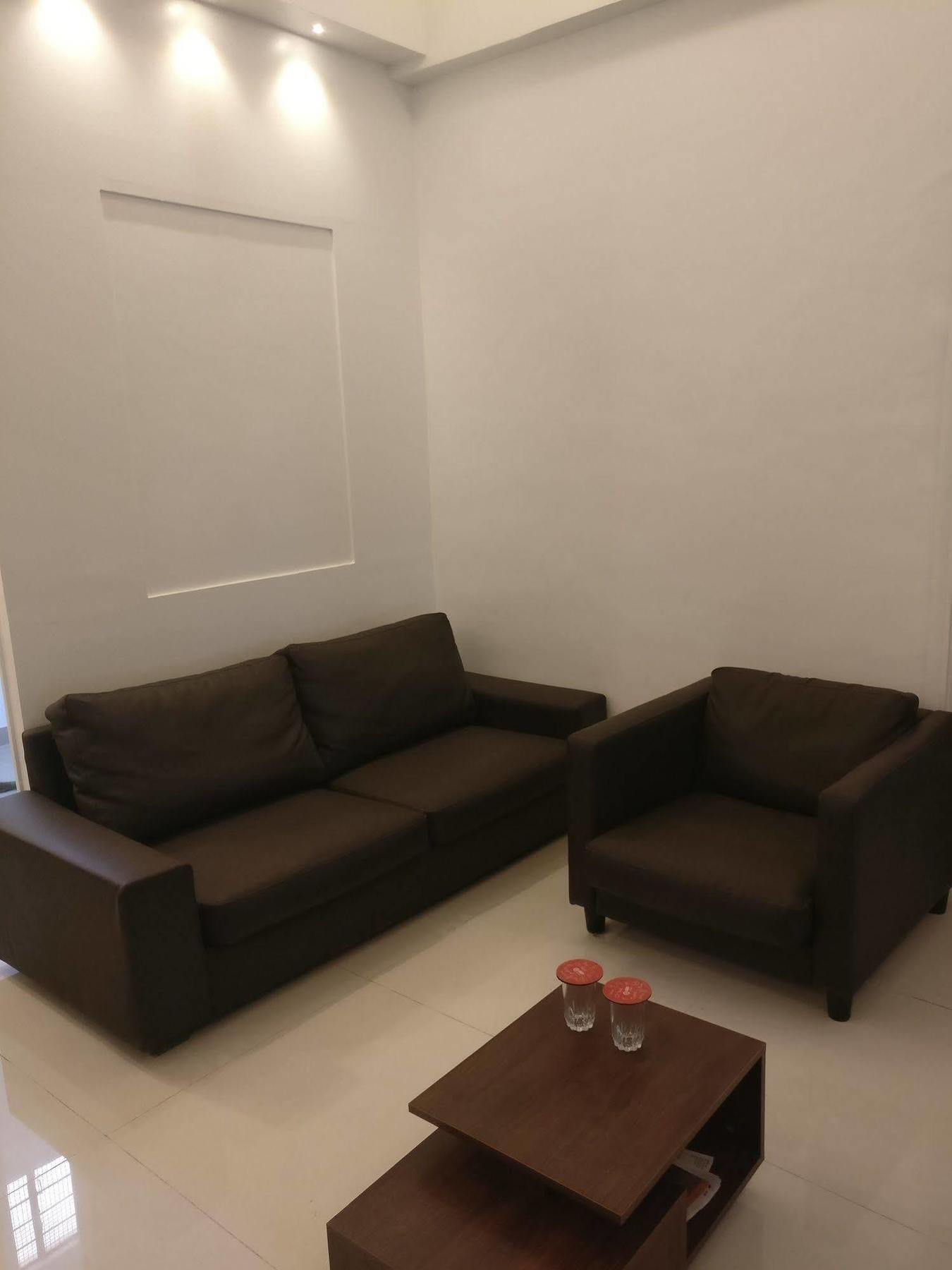 Oyo 1065 Hotel Hmr Royal Inn Pune Bagian luar foto