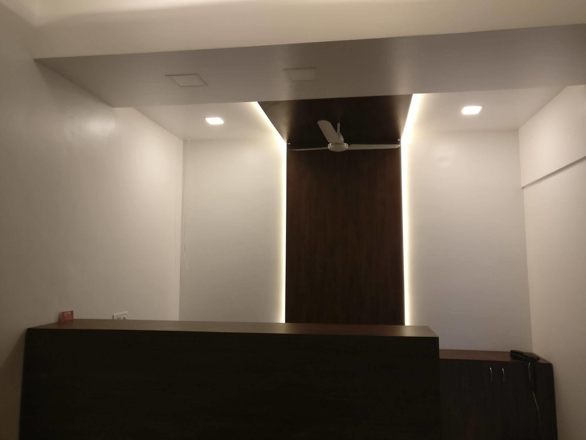 Oyo 1065 Hotel Hmr Royal Inn Pune Bagian luar foto