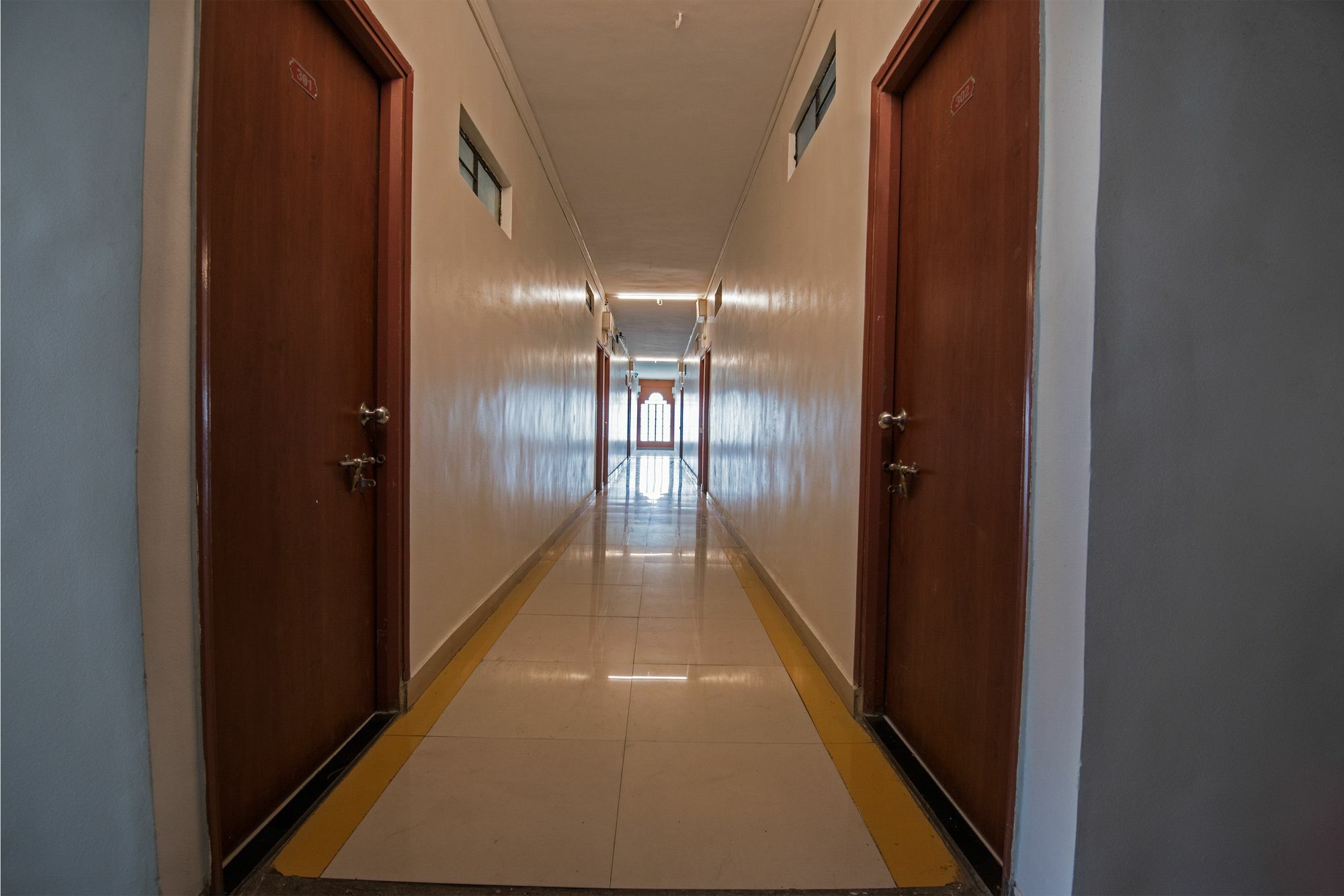 Oyo 1065 Hotel Hmr Royal Inn Pune Bagian luar foto