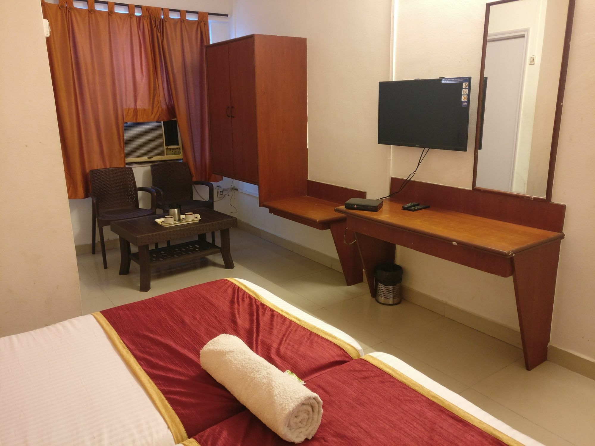 Oyo 1065 Hotel Hmr Royal Inn Pune Bagian luar foto
